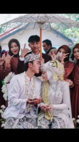 Part terseru nyawer🥵🫵🏻#sawerpanganten #adatsunda #sawerpengantinsunda #sigersunda #pengantinsunda #sundapride #nikahan #nikahansunda #jj #ayunbambing #ayunambing #fyp #trendnikah #videoviral #foryoupage 