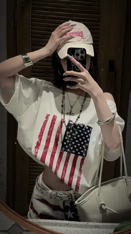 Mặc em áo này lên trông cũng rất phong cách ấy #aothun #aothunlechvai #aothunlacomy #fyp #phucmonshop 