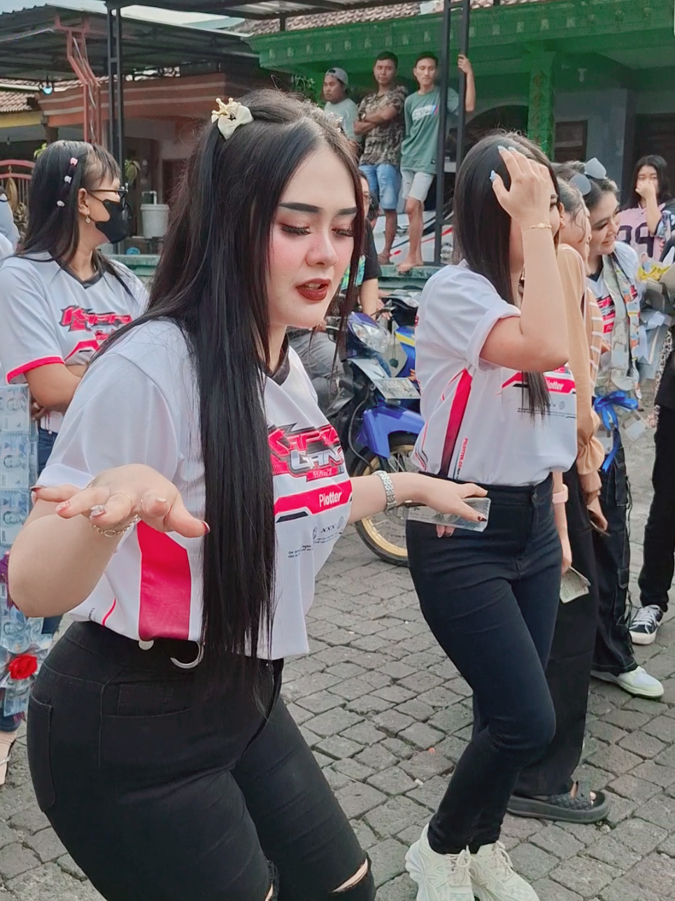 ter willy willy •••••••••••••••••••••••••••••••• ○○○○○○○○○○○○○○○○○○○ #soundkarnavalindonesia #desiafrika #ichachellow #dancerhoregviral  #ratufunkot                 