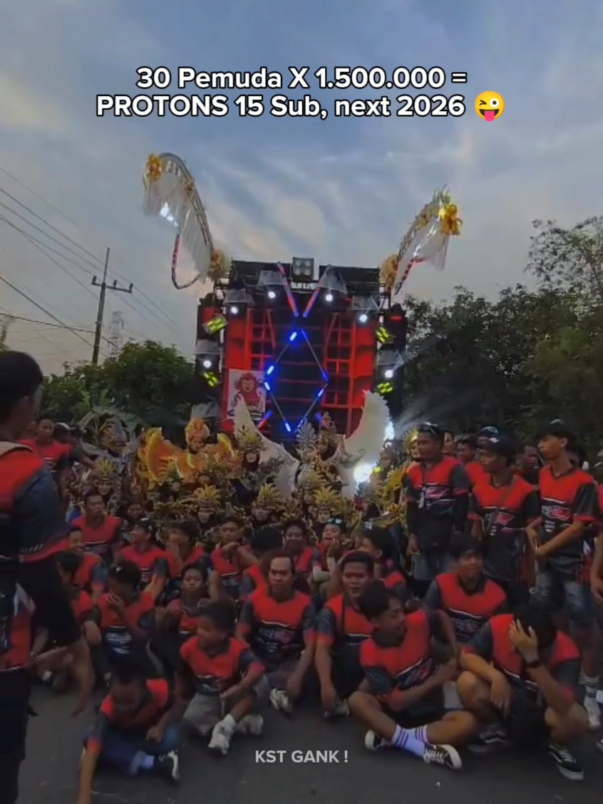 itung-itungane pemuda jaman sekarang 😎 Hallo, @krajansektortengah  See you @protons_music @protons_audio_pro @teamsulap_  . . #protonsaudiojember #pemburuhoreg #kstgank #soundkarnavalindonesia #rombowetancarnival 