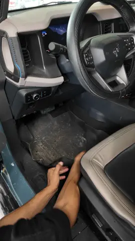 How to clean all-weather floor mats! Citrus Power Cleaner Plus RTU! In the Bay with @faustohndz #meguiars #bronco #apc #citruscleaner #offroad #ReflectYourPassion