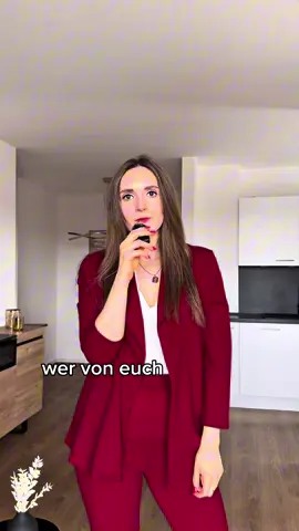 Ich habe jahrelang genau das gedacht… bis ich Stephanie kennengelernt habe. Sie hat mir gezeigt mutig zu sein und Fragen stellen zu können, ohne sich dumm vorkommen zu müssen. Und das hat mir gezeigt, dass es nur darauf ankommt, dass du die richtigen Menschen um dich hast! 🫶🏻 Wir wollen genauso jemand für dich sein! Wir wollen selbstbewusste Frauen ermutigen bei uns ihren Ort für Investments zu finden, die ihr Leben verändern 💎 Du brauchst bei uns keine Angst haben, denn wir erklären dir gerne alles von A-Z, damit deine Finanzen dich mehr antörnen als dein letzter Crush 🤤 Denn unser Ziel ist es Finanzen sexy zu machen! 🔥 Also folge uns gerne und schreibe uns eine DM mit deinen Fragen 👠🥂 #vermögensaufbau #finance #foryou #investing #frauenpower 