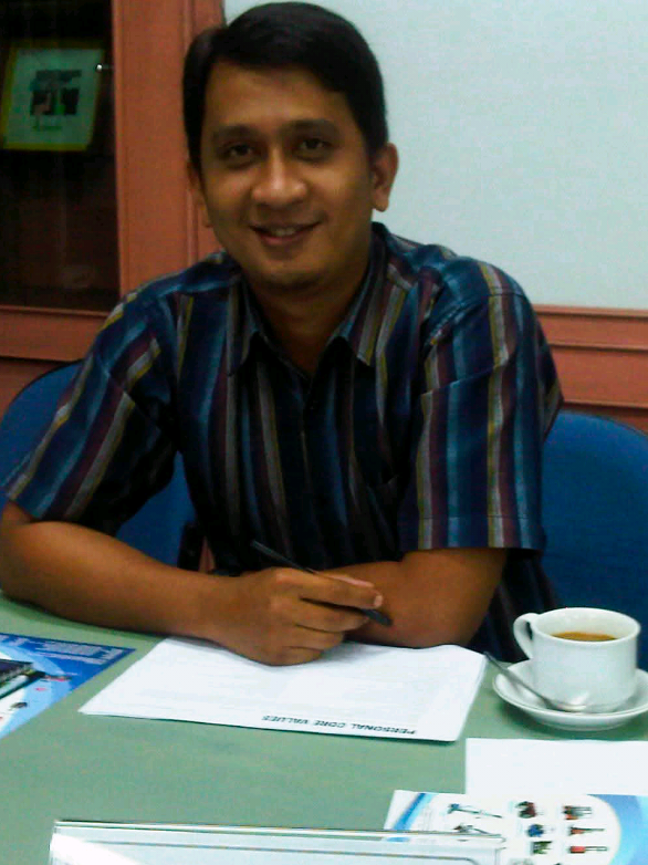 Bang Yamzi lagi donk.. Biar ingettt teruss semua ayank olang yaaaa.. Love u All  #BangYamzi #kerjakeras #cowokganteng #cowokcool #halu 