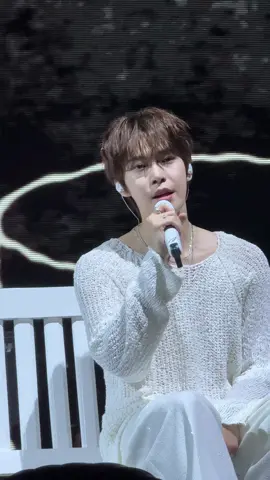 คนสวยชุดขาวกับเพลง Just Friend 👀 #โดยอง #DOYOUNG #nct127 #DOYOUNG_Doors_in_BANGKOK #도영 