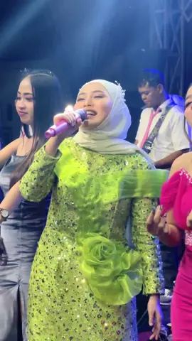 Dadi sapa dikit sing Pengen Dikawin kuh de @Amel Rosica apa teh @shisool cuuung ?? 🤭 #sitialiyah #orkespink #pengendikawin #tarling_indramayu_cirebon #fyp 