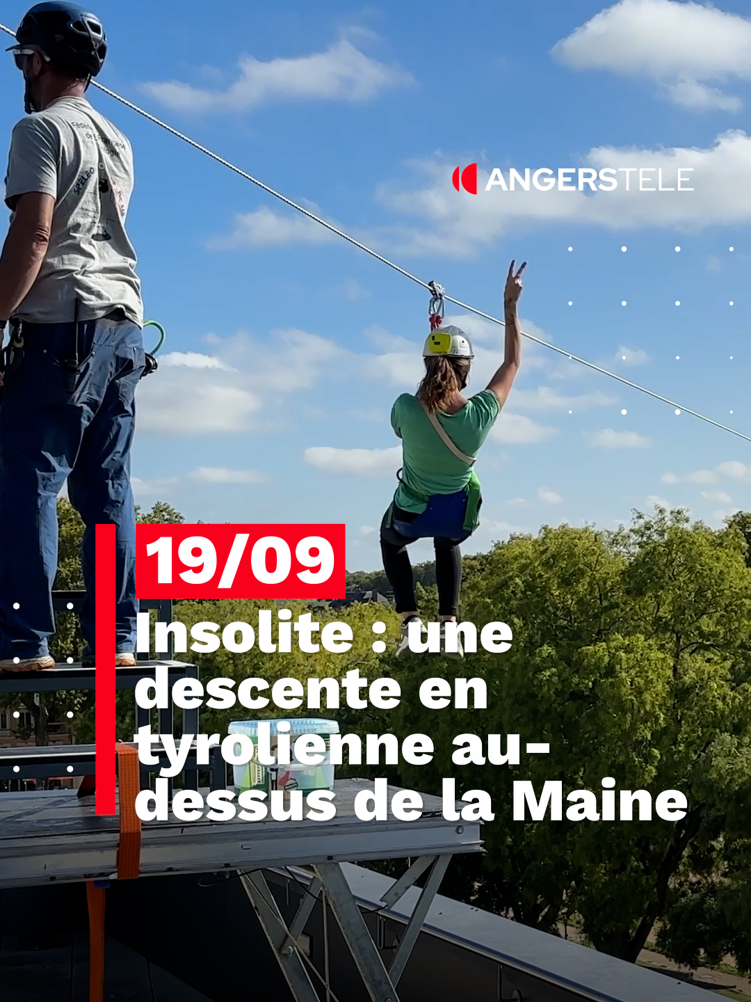 Si vous êtes passé sur les quais de la Doutre ou en bas de château, dans la journée, peut-être avez-vous remarqué ces personnes qui descendaient en tyrolienne de la terrasse du Quai jusqu’à la berge de l’autre côté de la Maine. Une tyrolienne de 340m de long installée par l’entreprise Courant, fabricant de cordes à Angers, pour célébrer les 200 ans de l’entreprise. Une descente possible normalement sur listing, mais des passants curieux ont également pu tenter l’aventure. Une installation rare et une expérience insolite. Ca donne envie que l’installation reste plus longtemps. #tyrolienne #experience #insolite #infos #angerstele #angers #maineetloire #paysdelaloire