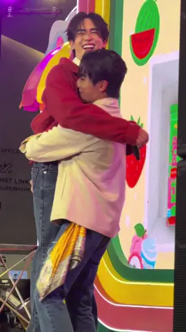 ถ้าจะอุ้มน้องขนาดนี้อุ้มกลับบ้านเลยไหมเพิร์ธ🫠🫠#ICEPOPFreezeFreshxPerthSanta #ดอยคำ #เพิร์ธแซนต้า #perthppe #santa 