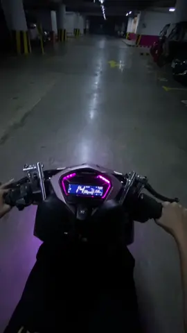 night stroll us? #variomodifikasi #hondaclickv3 #vario #krianstyle #indonesia