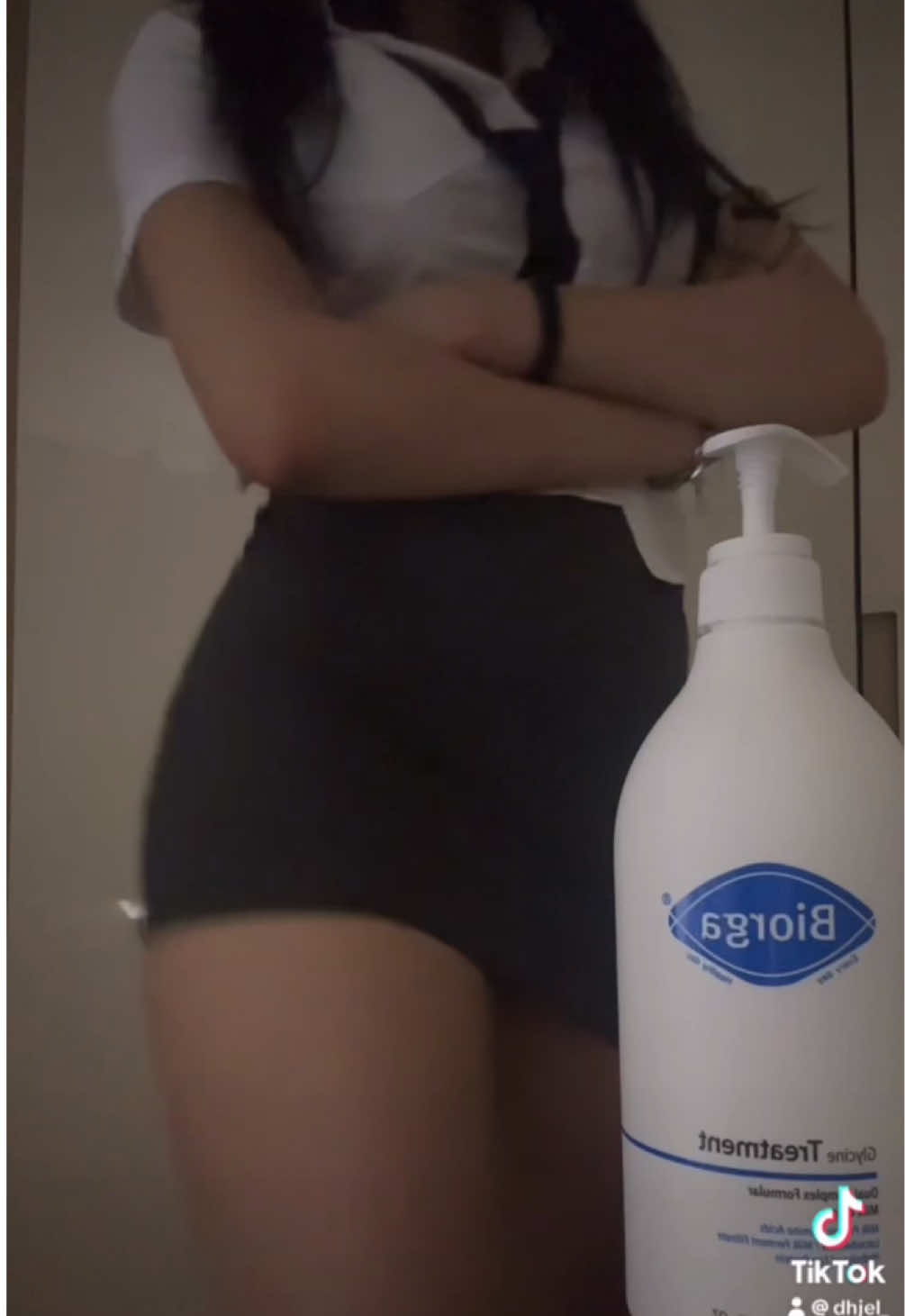 @바이오가 #제품제공 #바이오가 #biorga #올리브영 #트리트먼트          “매일 써도 달라지지 않는 머릿결 때문에 고민이야? ✨ 그래서 많은 사람들이 찾은 게 바로 이거! 올리브영 온라인몰 헤어케어 판매 1위 ‘바이오가 글라이신 트리트먼트’ 💙 임상시험으로도 확인된 놀라운 효과! 손상된 모발 큐티클을 사용 후 무려 47.35% 개선시켜 준다고 해요. 사진처럼 거칠었던 큐티클이 매끄럽게 정돈되는 게 눈에 보이지 않나요? 👀 게다가 무려 1000ml 대용량이라 아낌없이 매일 사용할 수 있고, 머릿결 관리하면서 가성비까지 챙길 수 있는 필수템! 올리브영 1위템! 손상된 머릿결 고민, 이제는 확실하게 관리해보세요🤍