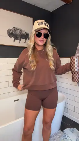 Your new fall uniform 🍁✨ This cropped sweatshirt goes with everything — bikers, leggings, you name it! #FallStyle #CozyVibes #CRZYoga #fallfashion #croppedseeatshirt 