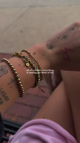 It’s right around the corner #fallaesthetic #fallvibes #fallfashion #fallseason #fallvibes🍂 