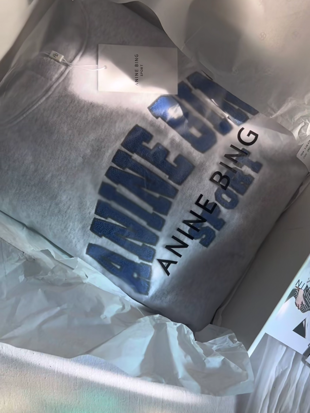 #unboxing anine bing hoodie Link in bio or ask 💕😩 #dh8finds #unboxing #luxury #affordable