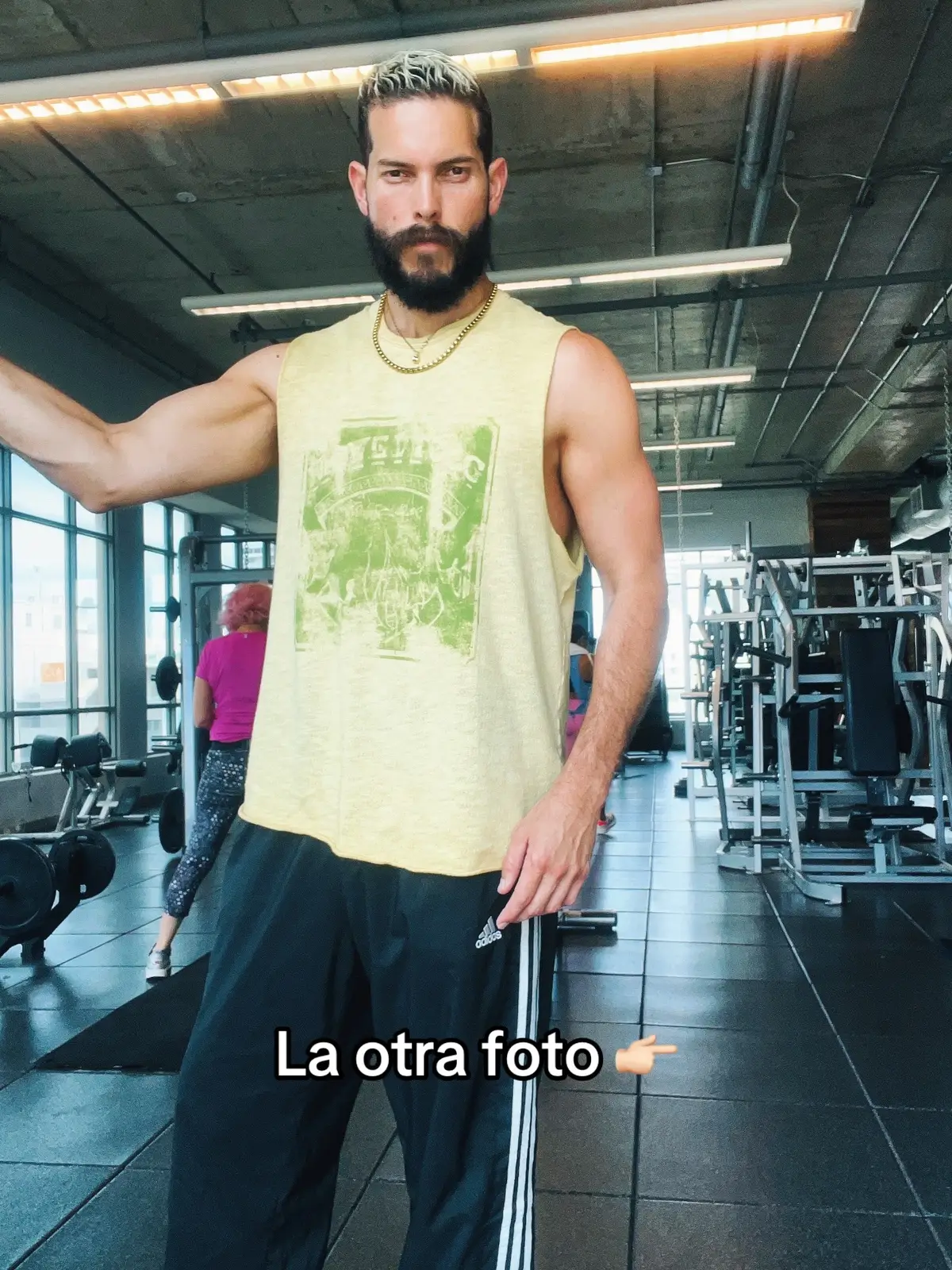 Cuidar mi salud y mi bienestar cambió mi forma de ver la vida. Me dio energía, paz y hasta confianza… y sí, todavía me antojo y sueño con tostones al ajillo y el pollo frito empanado de nuestros hermanos Los Chinos, pero aprendí que la disciplina pesa menos que el arrepentimiento. 🚀 Tú también puedes meterle, aunque sea un paso a la vez.