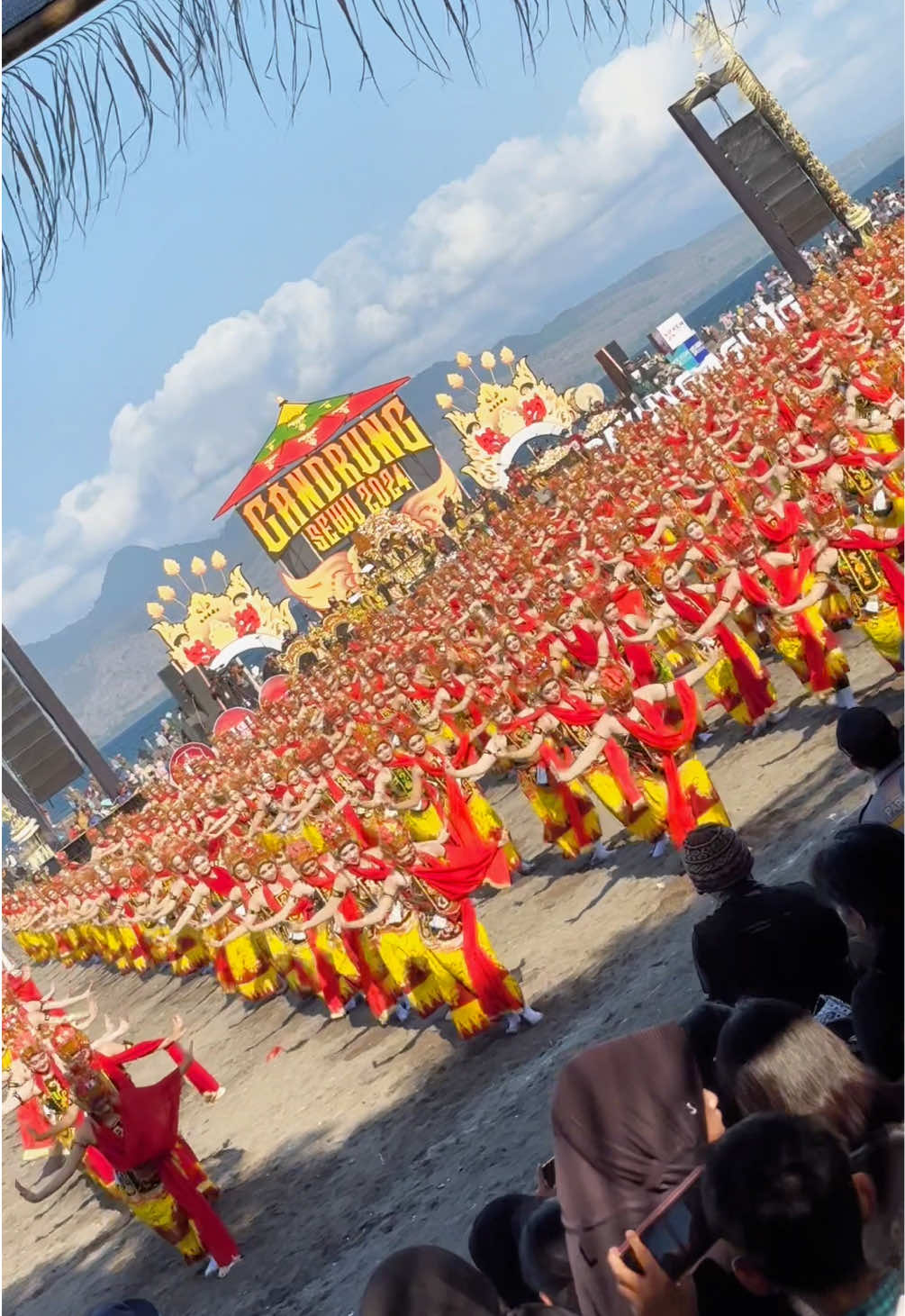 Banyuwangi punya kalender festival dalam setahun, salah satunya festival gandrung sewu #gandrungsewu #banyuwangi #pariwisataindonesia #wonderfulindonesia #wisatabanyuwangi 