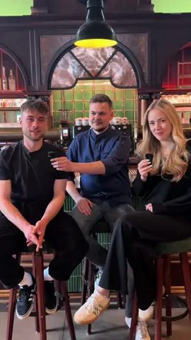 Wenn man die Kamera laufen lässt… und das Chaos einfach Teil des Plans wird 😂 #outtakes #gastro #team #restaurant #gunzenhausen 