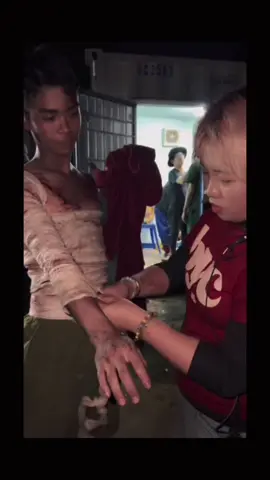 Nhớ mãi những lúc ngày nào cũng làm từ 50-800 người....cứ quấn mãi quấn mãi như thíaaa 🥹 chưa tính rì sét tới lui lúc trực séttt #phimmưađỏ🇻🇳 #hoatrang #makeup #xuhuong 