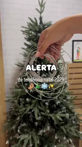 Árvore de Natal tendência 2025🤭 Comprei na Shopee a árvore e o pisca pisca 🥰 👇🏻 Me mande um oi que mando o link  #dicadenatal #dicasnatalina #arvoredenatal2025 #natal2025 #tendenciadecoracaonatalina 
