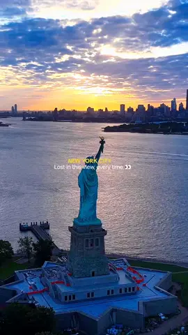 📍NEW YORK CITY, USA🇺🇲 #newyorkcity #nycskyline #nycvibes #manhattanviews #cityofdreams    #bigapple #cityview #urbanvibes #cityaesthetic #skylineviews    #cityscape #travelvibes #goldenhour #goldenhourvibes #rooftopviews    #cityskylines #skyline #citylove #mycity #pov #tiktoktravel    #fyp #foryou #foryoupage #viral #viralvideos #explorepage✨    #aestheticvideos #checkitout #cityexplorer #citylife #cityaestheticvibes 