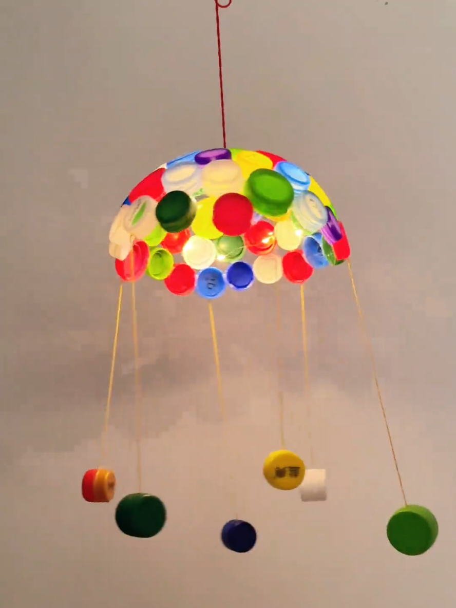DIY a different Mid-Autumn Festival handmade lantern with a beverage bottle cap #mid  #KindergartenHandmade #Parent #CreativeHandmade #WasteToTreasureHandmade