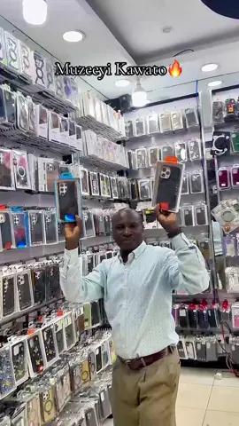 phones #promote #trendingvideo #samsung #katumwarogermiller #advertising @KASESE GIANT 🔵🦅🇺🇬 @His gracephoneaccessories PD55 