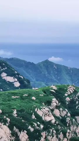 Encantos de Lingbao: a beleza do Monte Niangniang Lingbao, um lugar repleto de encanto! Aqui, a natureza revela cenários deslumbrantes, como o Monte Niangniang, com picos de formas singulares e envoltos em névoa, parecendo verdadeiras obras de arte talhadas pela própria natureza. Subir ao topo da montanha é contemplar toda a sua grandiosidade — este é Lingbao. #PaisagensNaturais #ViagemNaChina #BelezasDeLingbao #tiktokviral 