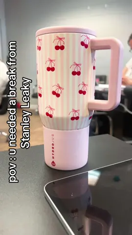 @HYDROJUG oh wordddddd???? Stanley wouldve had me taking a trip to the apple store 🙃 Check out Ms Sweet Cherry in the field honey 😍 & yes Im in class so I whispered !! 😂  #karmicashh #hydrojug #tiktokshop #KarmicKart #productsthatwork 