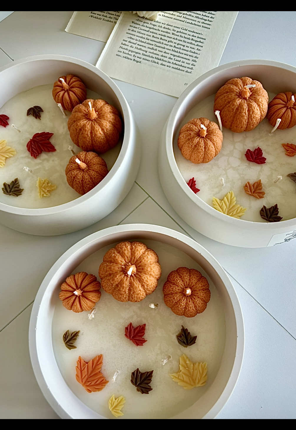 ✨🍂 DIY Herbstkerzen🍂✨ Heute teste ich meine neuen Pumpkin Candles! Sie sehen super cozy aus 🌙 Perfekt als Deko UND zum Anzünden 🕯️ Was meint ihr – anzünden oder lieber nur anschauen? 😍 #candles #candlemaking #autumn 