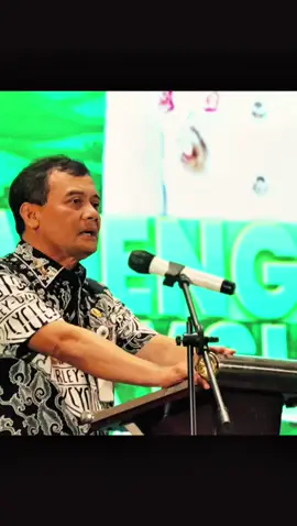 Acara Jawa Tengah Green Industry 2025 mengusung konsep tiga zero:zero emission, zero waste, dan zero APBD.Seluruh penyelenggaraan didukung penuh oleh mitra tanpa membebani anggaran daerah.  Gubernur Ahmad Luthfi menegaskan bahwa transformasi industri hijau di Jawa Tengah sejalan dengan arah pembangunan nasional, di mana ekonomi hijau akan menjadi basis pembangunan masa depan. @Ahmad Luthfi #ahmadluthfi #tajyasin #jawatengah #ekspor #industri