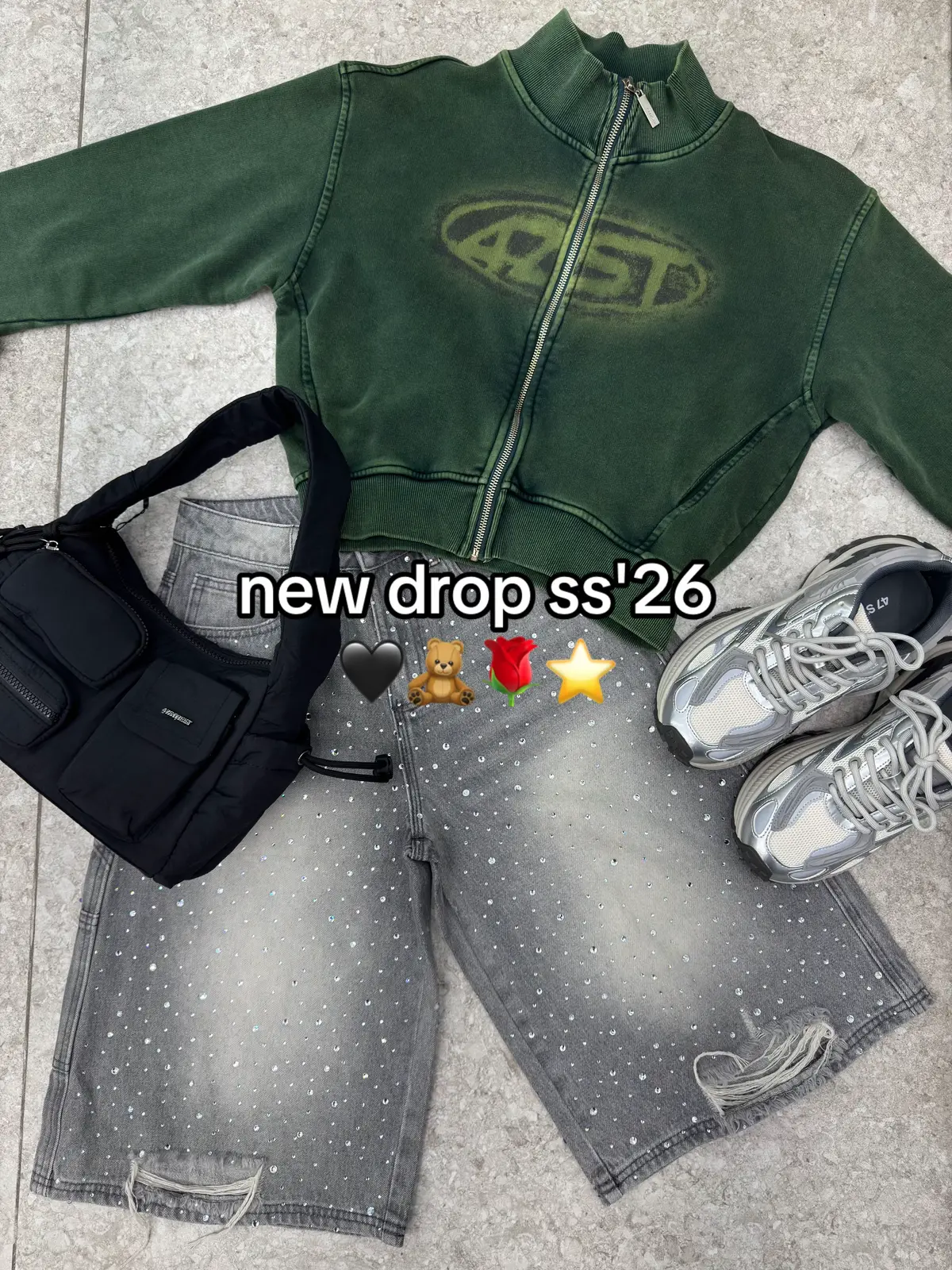 Ya disponible en locales y shop online 🖤🧸