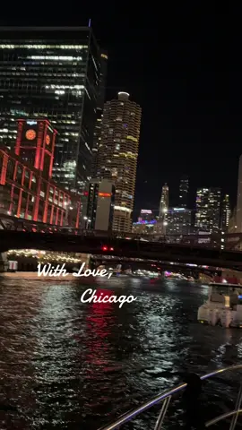 Love My City #chicago #riverwalk #boat #fyp #foryourpage 