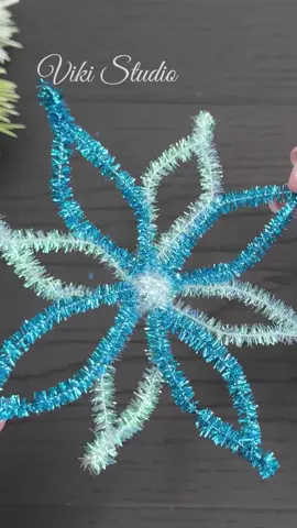 Christmas Craft Ideas! 🎄❄️ Pipe Cleaner Snowflake #christmas #christmasdecor #christmasdecorations #christmas2025 #fyp 