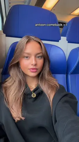 in de trein* :))  #fyp #antoon #3d #foryou #collab 
