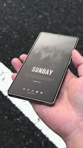 This launcher offers freeform icon layout and smoother interaction than stock.  Do you want a setup like this? YES / NO #s25ultra #androidcustomization #phonewallpaper #widget #hintergrundbilder  