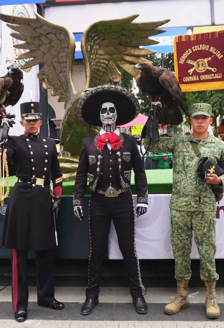 El águila real, majestuosa y altiva. Es el espíritu indomable de México, grabado en nuestro escudo, símbolo eterno de fuerza y libertad. Desfile Cívico Militar 16 de septiembre 202 @Defensamx  Videógrafo @Francisco Photo Art  #MesPatrio  #EjércitoMexicano  #FuerzaAéreaMx #unidossomoslagranfuerzademéxico 