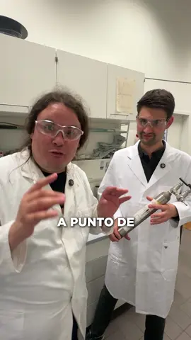 Huelo el elemento más PELIGROSO del mundo #AprendeEnTikTok #cienciaentiktok #quimica #curiosidades #fluor 