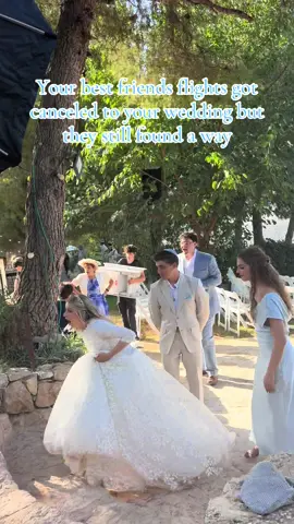 Best surprise ever #weddingsurprise #iftheywantedtotheywould #weddingday #BestFriends 