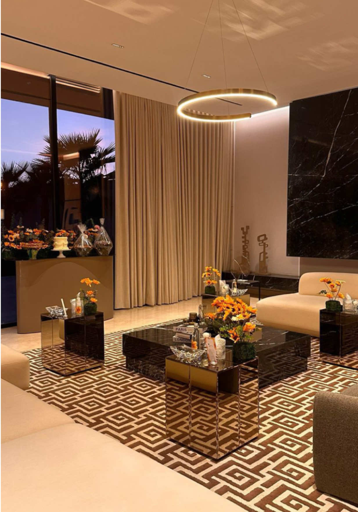 تشّرفنا بتنسيق حفل تخرج زبونتنا العسل ربى 🎓 #تخرج #عنيزه_القصيم #استقبال #حفلات #اكسبلورexplore @كالدو فيلا 