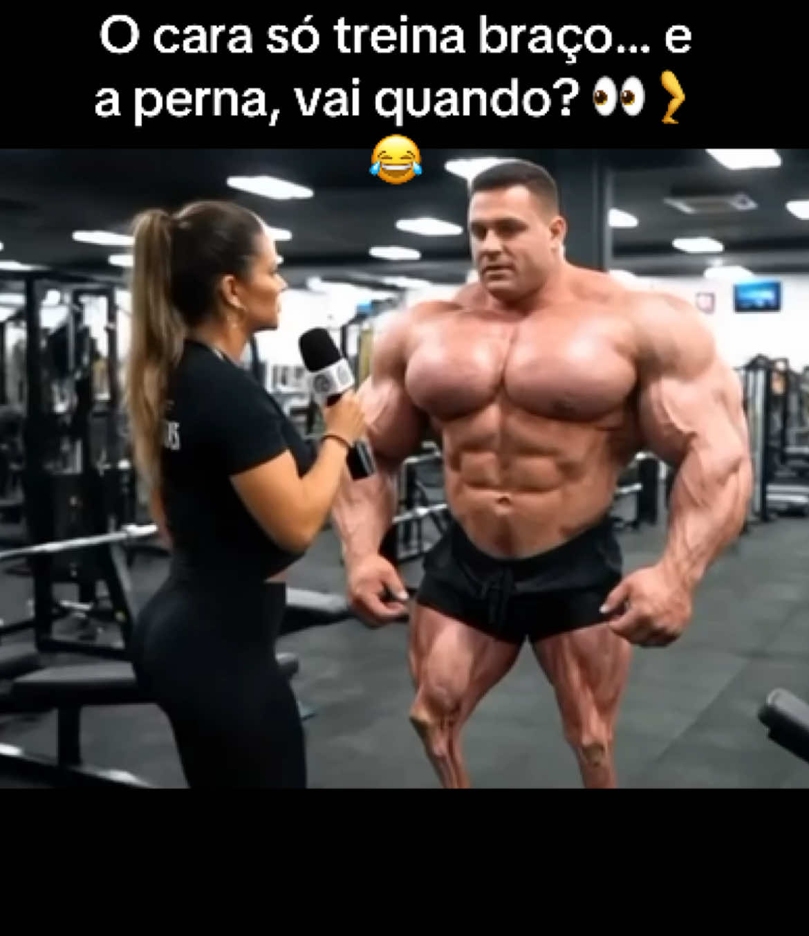 Braço todo dia, mas a perna tá esquecida 😅 Quem aí também conhece alguém assim? 😂 🤔 #academia #receitasimples#Fitness #receitafitness 