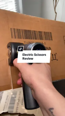 ✨These electric scissors saved my nails 💅🏻 and so much space in my garage by breaking down this giant box so easily! Idk why it took me so long to get this because the amount of boxes we need to regularly break down is a chore for real. 🫣 And with Christmas coming this is going to save us so much time breaking down boxes! (Psst: This will also make a great gift for all the guys out there! 🎅🏻 🎄) This brand has all the features plus some and I can’t be happier with its performance! 10/10 recommend 👏 #electricscissors #electricsaw #electricscissorsreview 