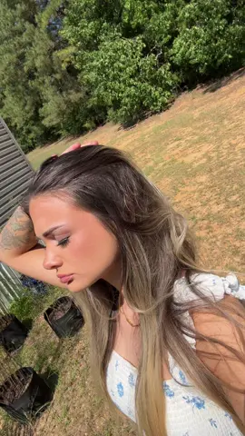 In the sunlight with no filter this foundation is still so beautiful 🥹#foundation #fullcoverage #tiktokshop #tiktokshop 