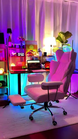 Rainy days,in my little safe haven. What’s your favorite thing to do on rainy days?#gamingchair #GamingSetup #cozyathome #gamingroom #gtplayer 