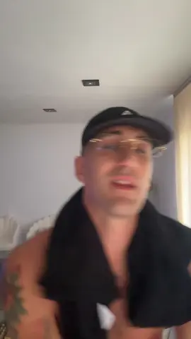 Nos las cantamos la semana que viene en razzmataz?? 26 de septiembre último show de la gira Hemos Pasao Por Tanto! A quien veo por allí? 