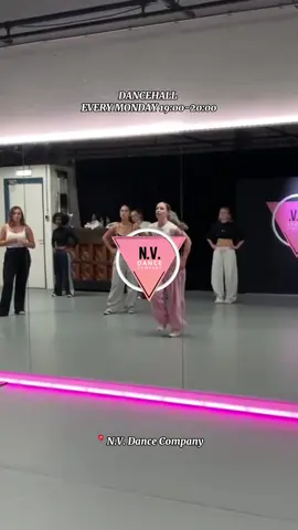 Join our dancehall classes on monday (19:00-20:00)❤️‍🔥❤️‍🔥 Send us a DM or email naomi@nvdancecompany.nl 🫶🏼 #dance #dancehall #hotgyal 