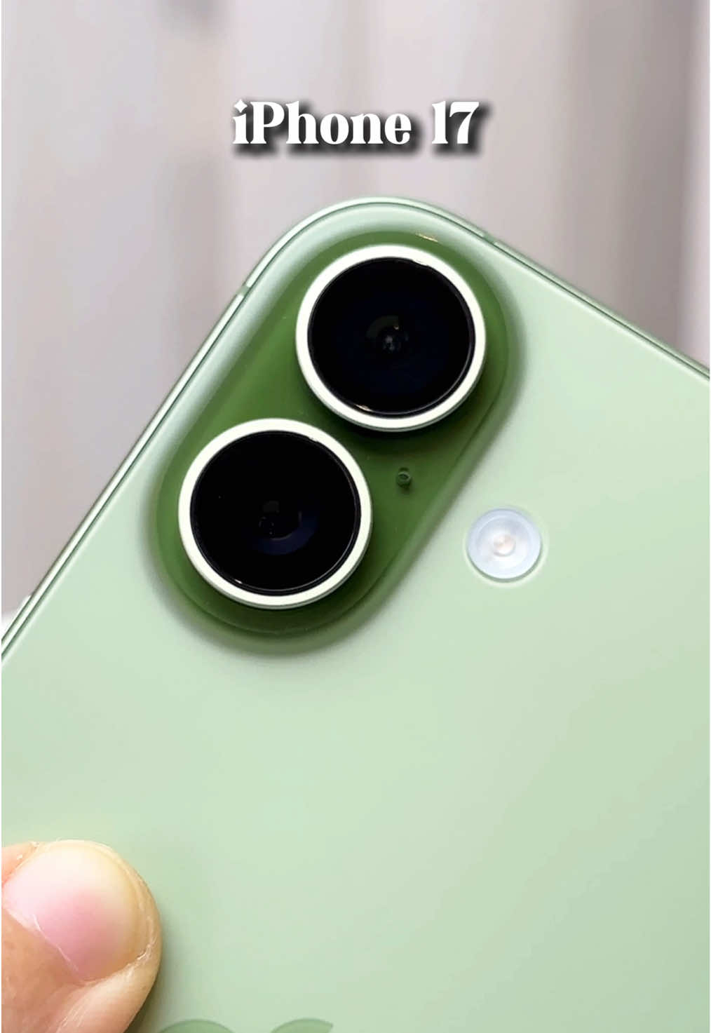 iPhone 17 yang baru, setanding dengan iPhone 16 Pro generasi sebelumnya! #iphone #iphone17 #green #apple 