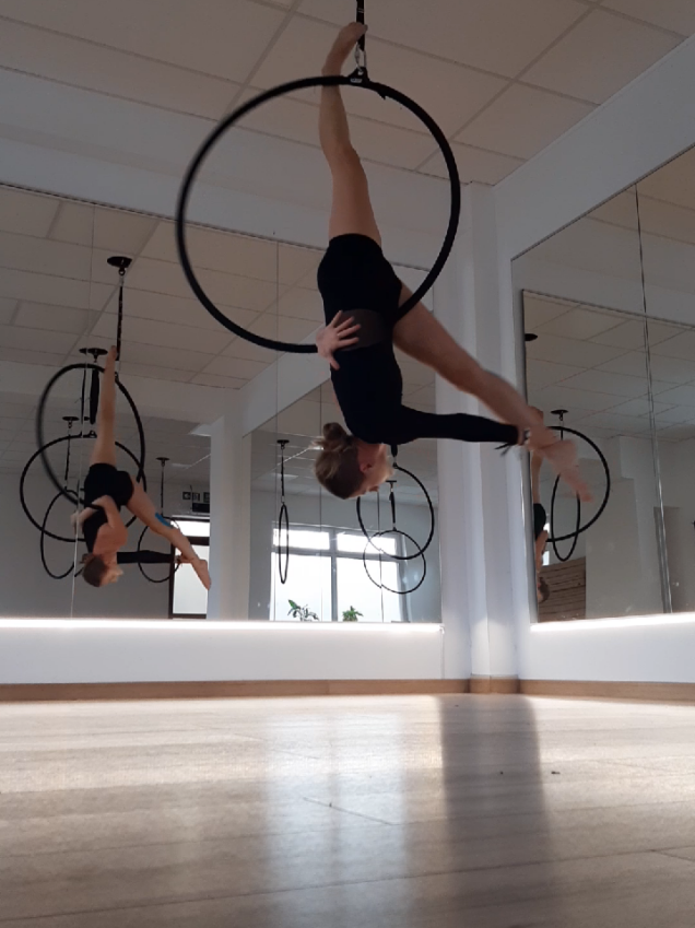 cyk pyk piękne przejście i na koniec 🍒 na torcie ❤#aerial #aerialist #dancer #fyp #strongwoman 