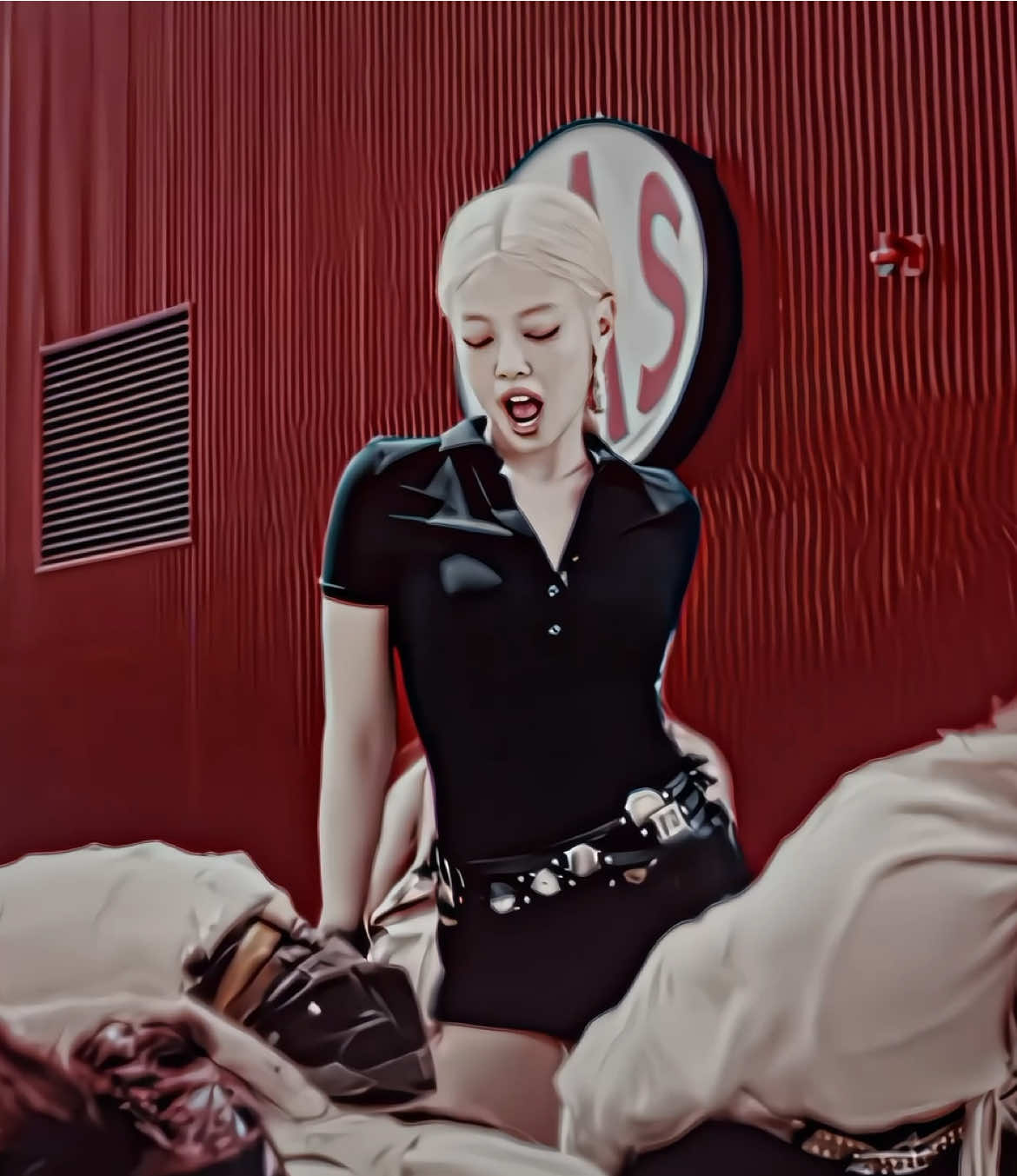 Nossa odiei esse, a qualidade tá horrível além de o vídeo ter 3 segundos mas não quero ficar tanto tempo sem postar #bypinkks #jennie #jenniekim #jennieblackpink #fyp 