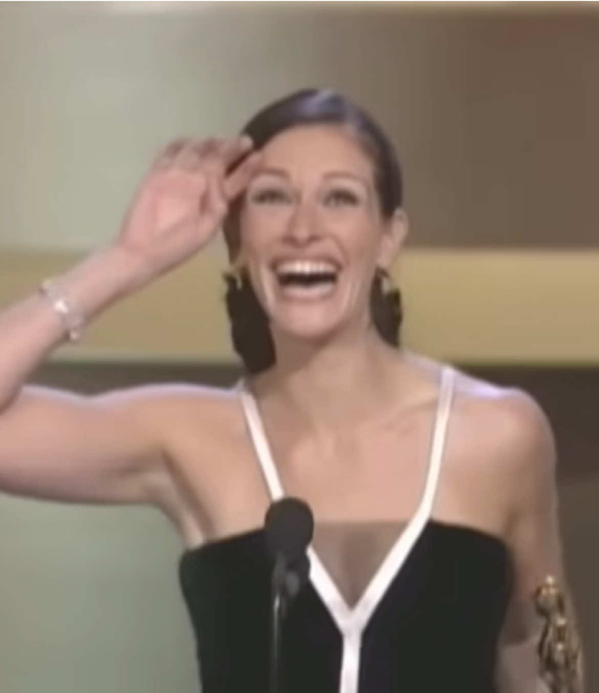 cried like 10 times making this. also didn’t realize halle berry is the first and only black woman to win best actress … #edit #fyp #oscars #bestactress #everylivingbreathingmoment @Steller @Angelo Visser 