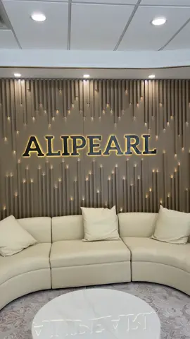 How stunning is the new @alipearlhair_official store in Atlanta (Buckhead near Toast on Lenox) 💇🏾‍♀️✨  @alipearl_atl_shop 