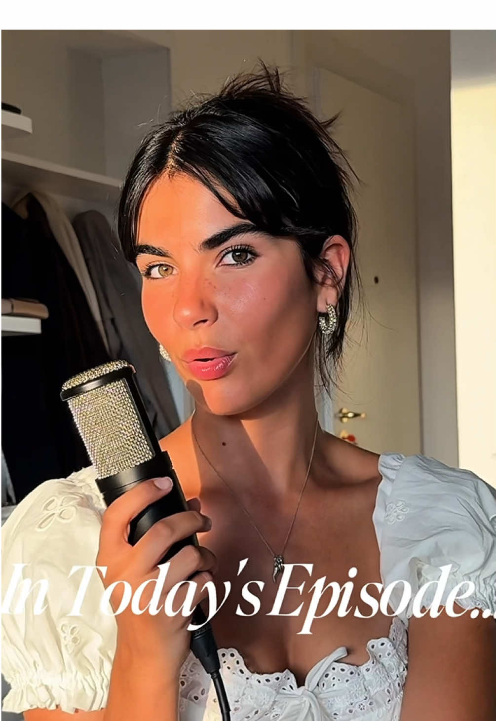 EVERY SINGER MUST KNOW THIS!!🤯 NEW @YouTube VIDEO! 🎥 GO CHECK IT OUT! This week we’re smashing old singing myths that singers like you need to know! Link in bio 💌 kisses!! #Dorin #singersongwriter #singer #singersofinstagram #Youtube #Singingtips #Newvideo