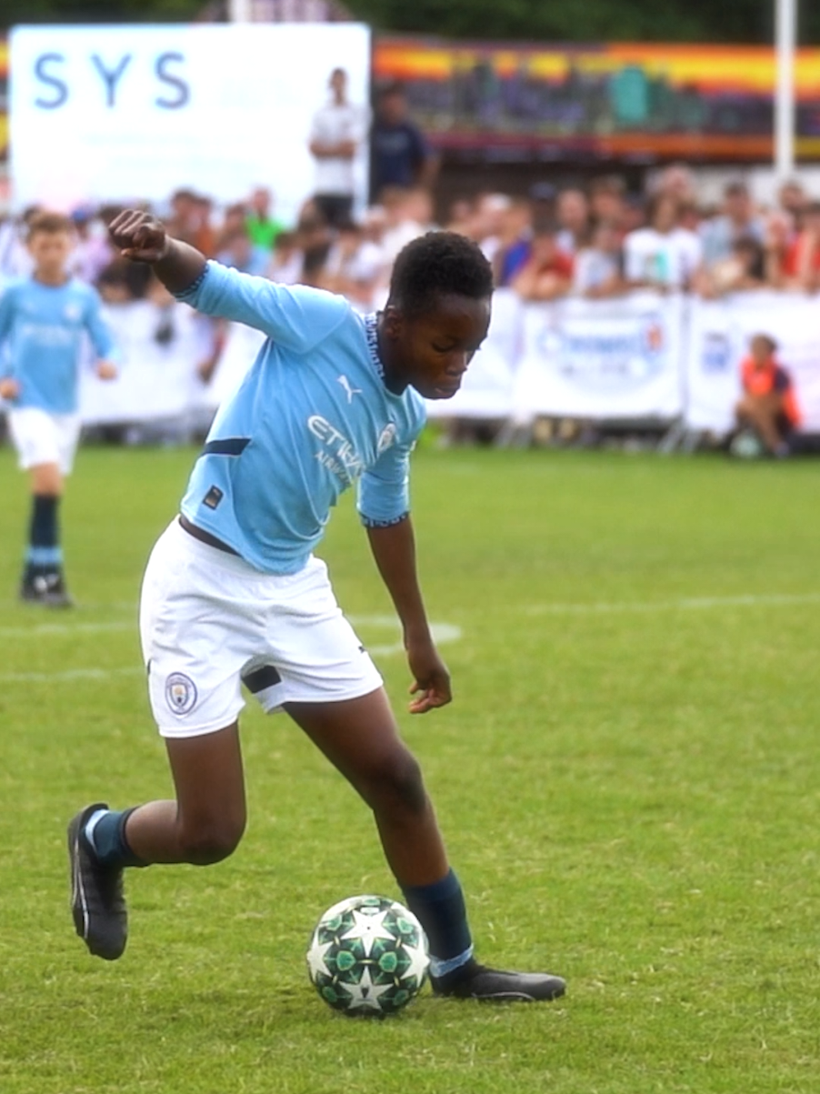Le rush sensationnel 🤩 de Caleb Ajayi avec @Manchester City lors de la @FCGMChampionsLeague ! 🏆 #footballtiktok #footballedits #footballskills #skills #edit 